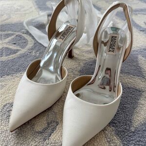 Badgley Mischka Cream Slingback Heels